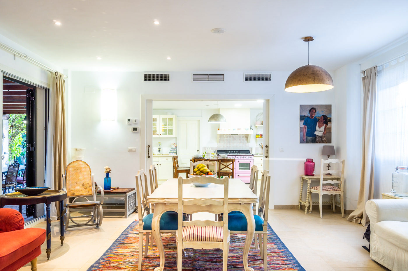 Comedor interior también con puertas al porche / terrazas